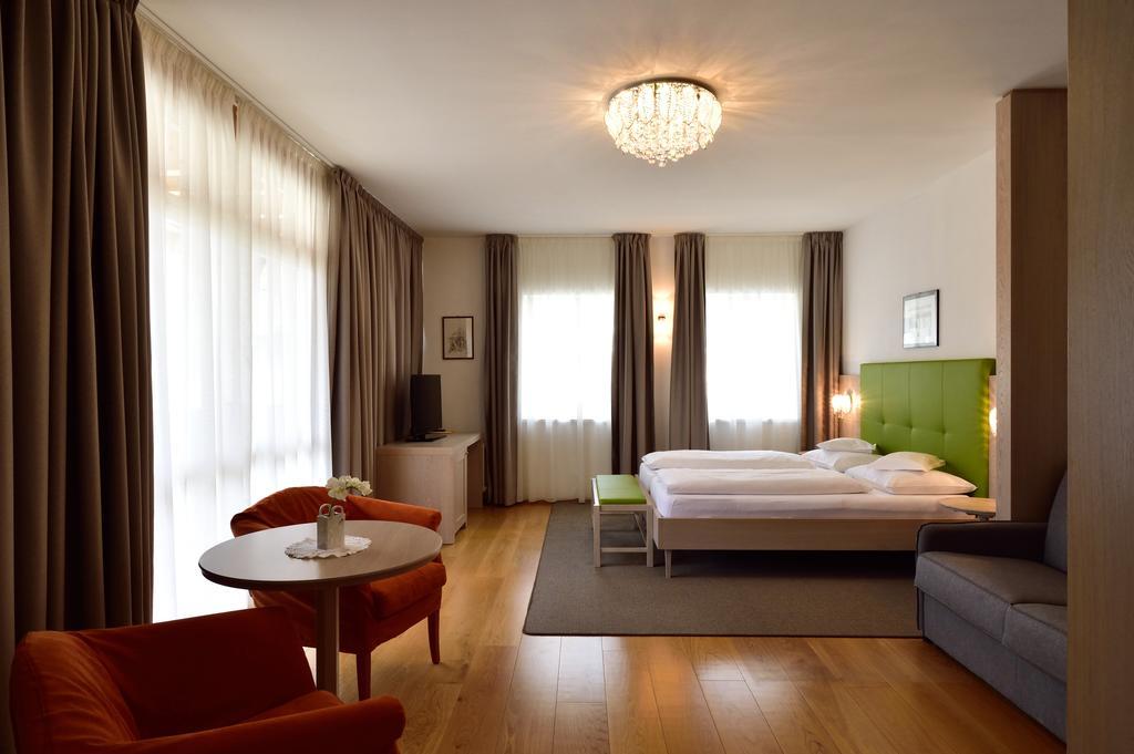 Hotel Teutschhaus Cortina Sulla Strada del Vino Room photo