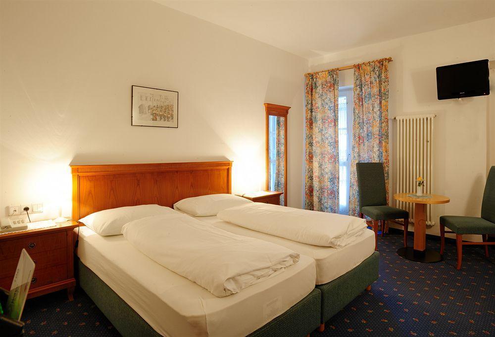 Hotel Teutschhaus Cortina Sulla Strada del Vino Exterior photo